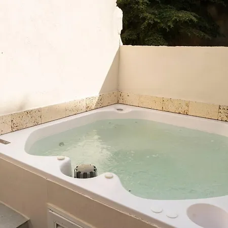 Apto Moneda 5 Colonial Charm Jacuzzi In The Heart Of *