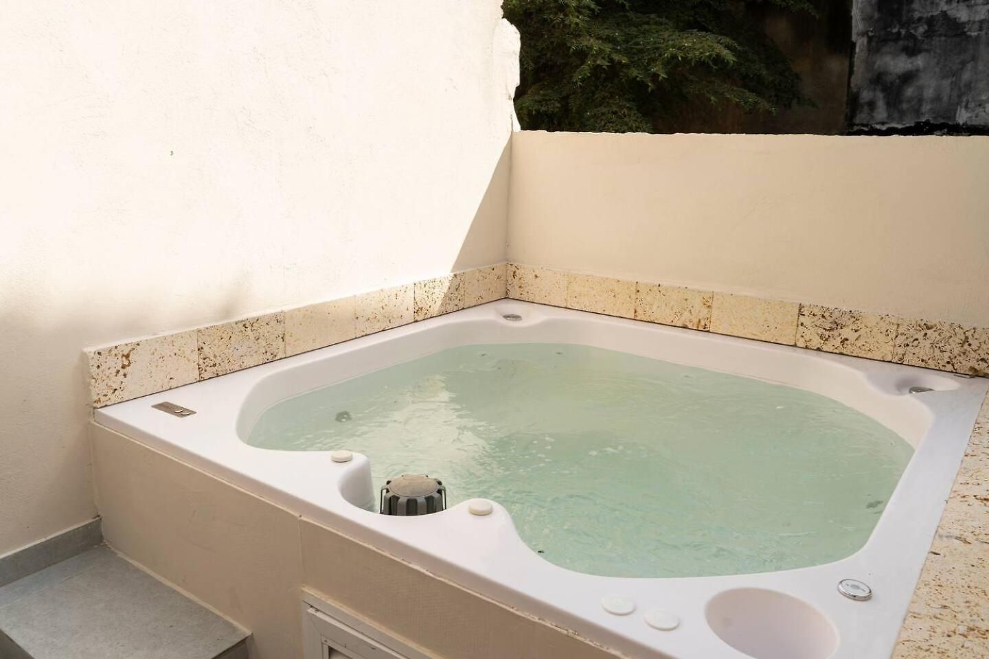 Apto Moneda 5 Colonial Charm Jacuzzi In The Heart Of *
