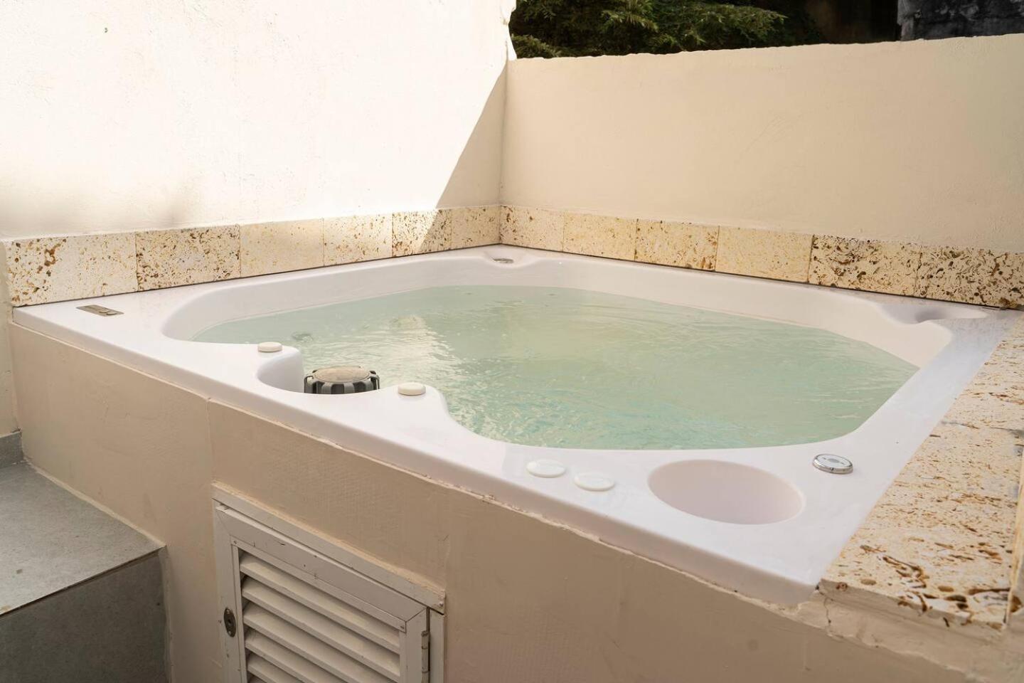 Apto Moneda 5 Colonial Charm Jacuzzi In The Heart Of * Cartagena